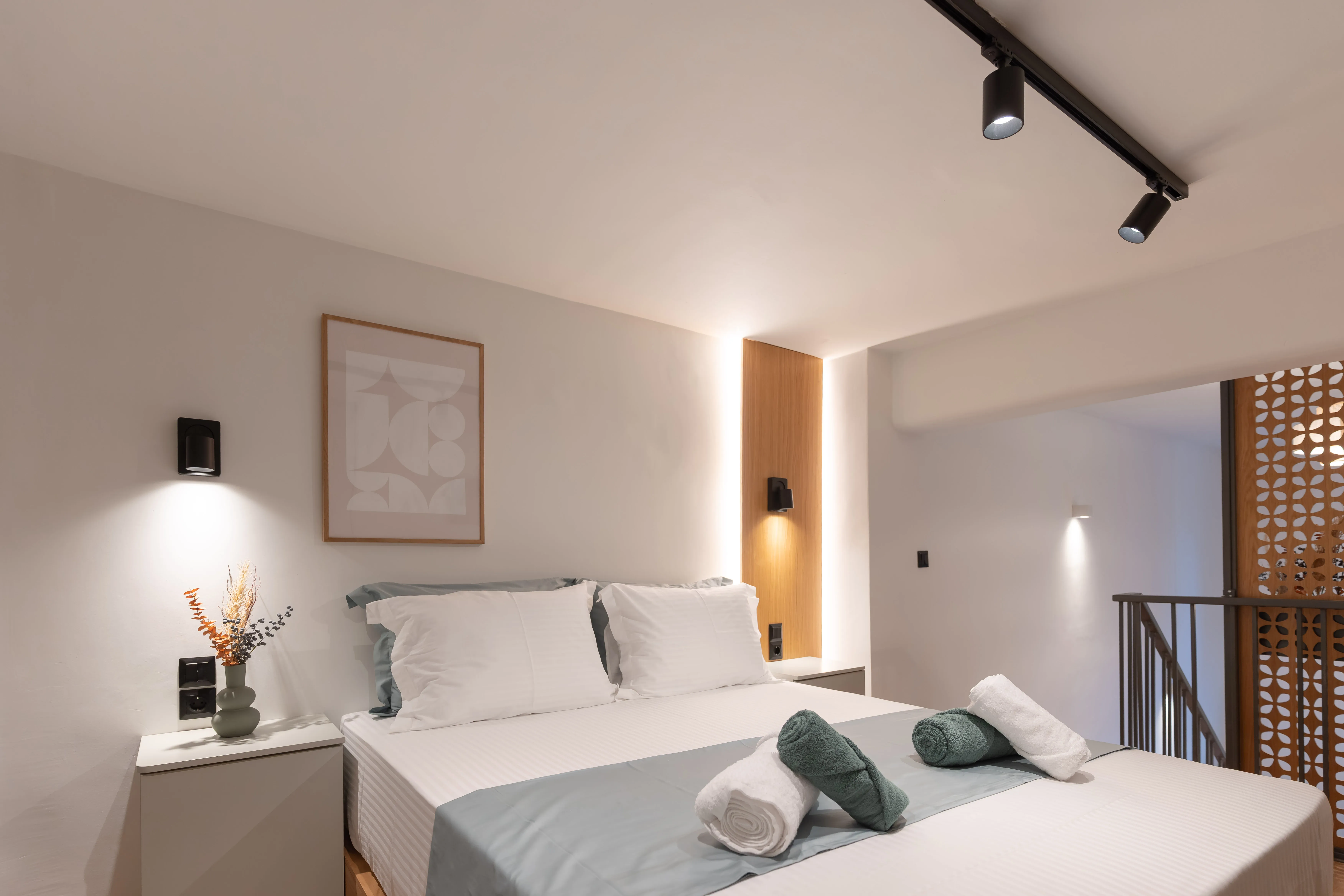 King-size bedroom with luxury linens, Ground Living Apartment Volos