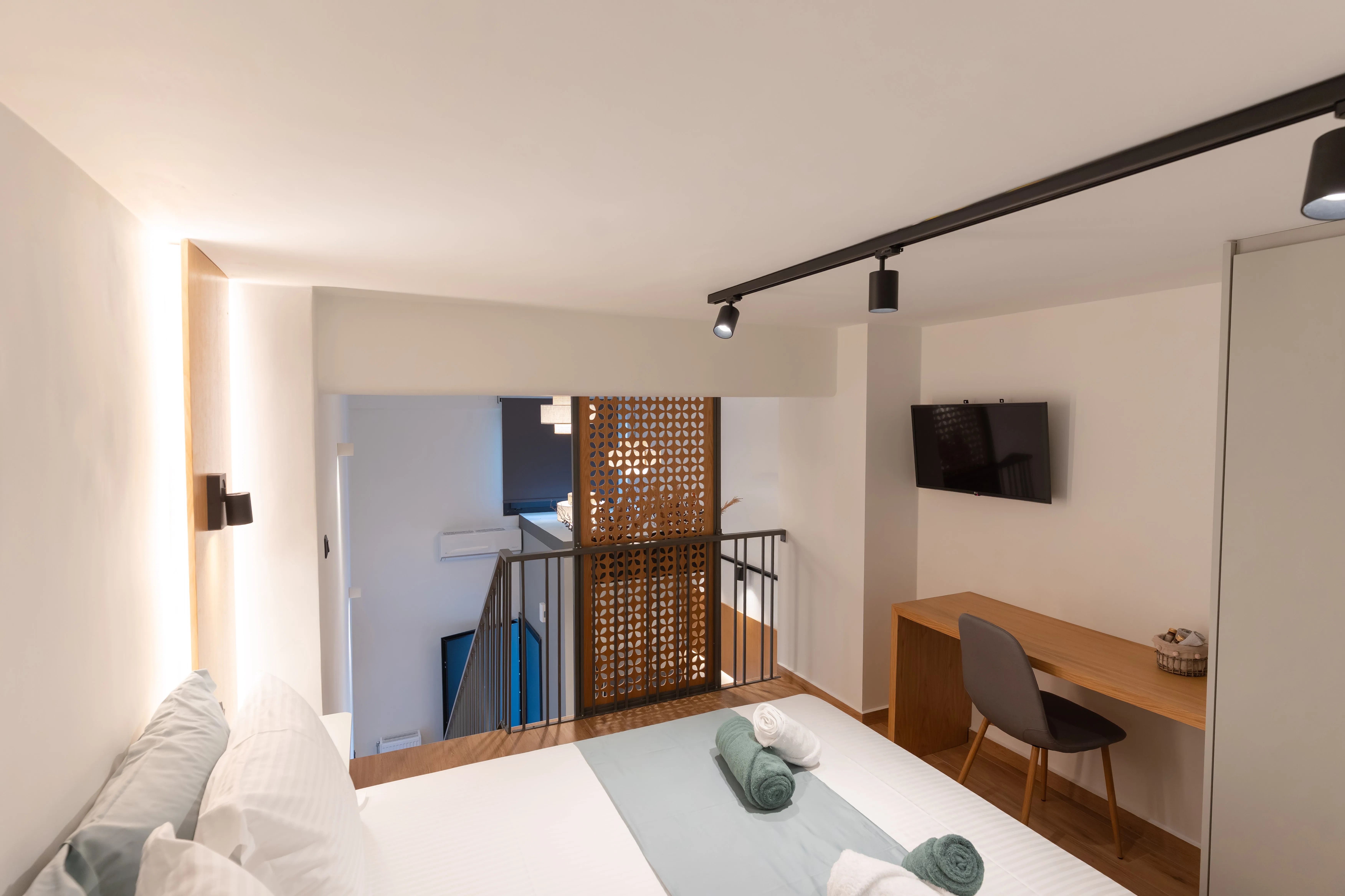 Dedicated work desk, remote work apartment Volos Greece